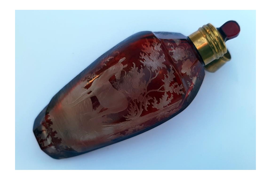 La biche, flacon en verre de Bohême, XIXème