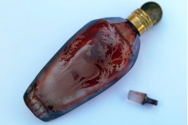 La biche, flacon en verre de Bohême, XIXème