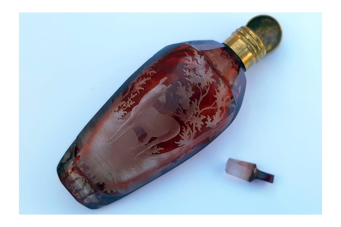 La biche, flacon en verre de Bohême, XIXème