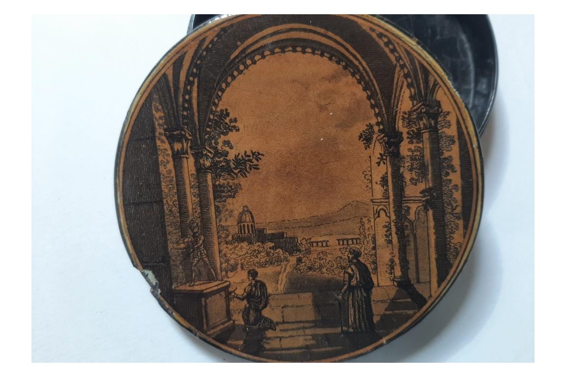 Husband spanking his wife, curiosa snuffbox 19th century