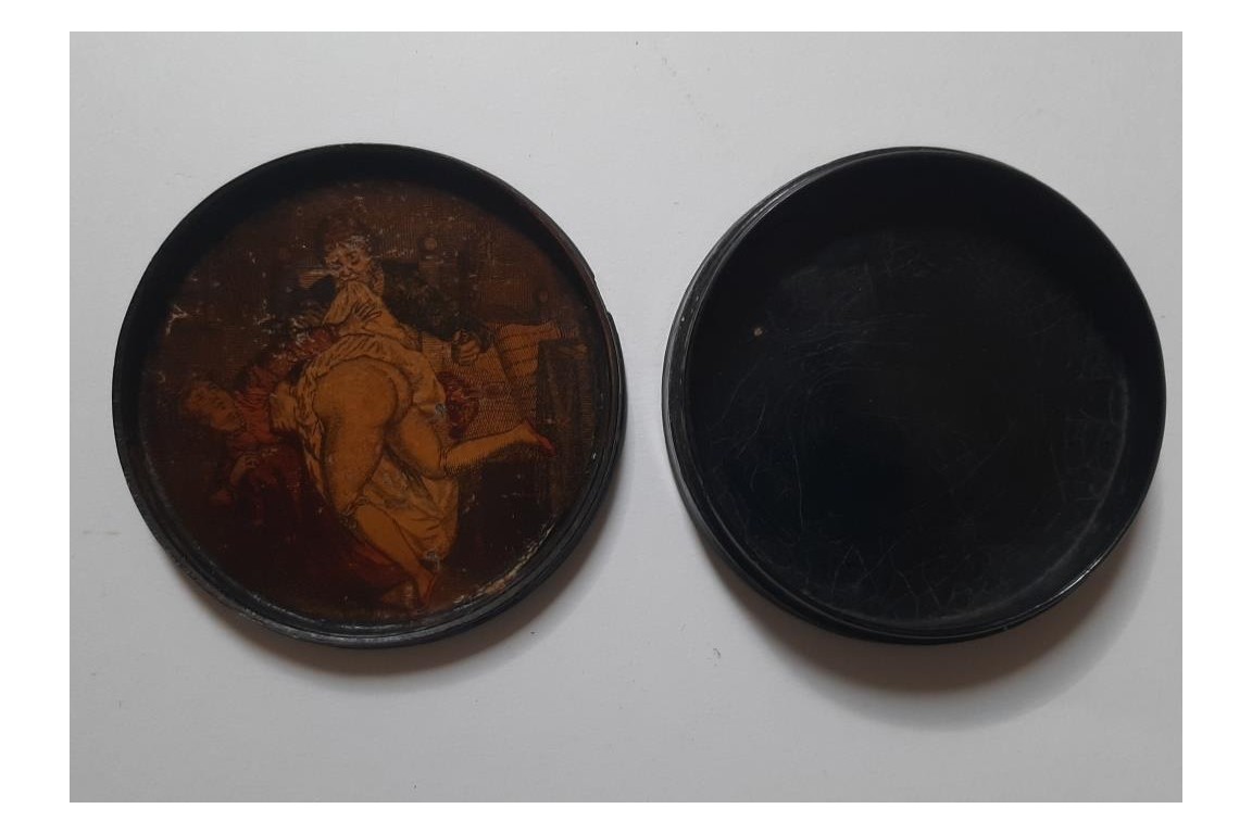 Husband spanking his wife, curiosa snuffbox 19th century