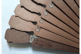 Élégante en bord de mer, éventail fin XIXème