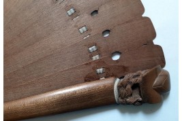 Élégante en bord de mer, éventail fin XIXème