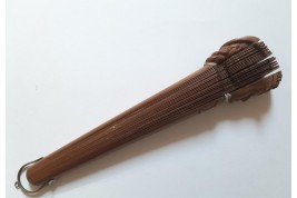 Élégante en bord de mer, éventail fin XIXème