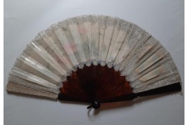 Belle aux oeillets, éventail d'époque Second Empire