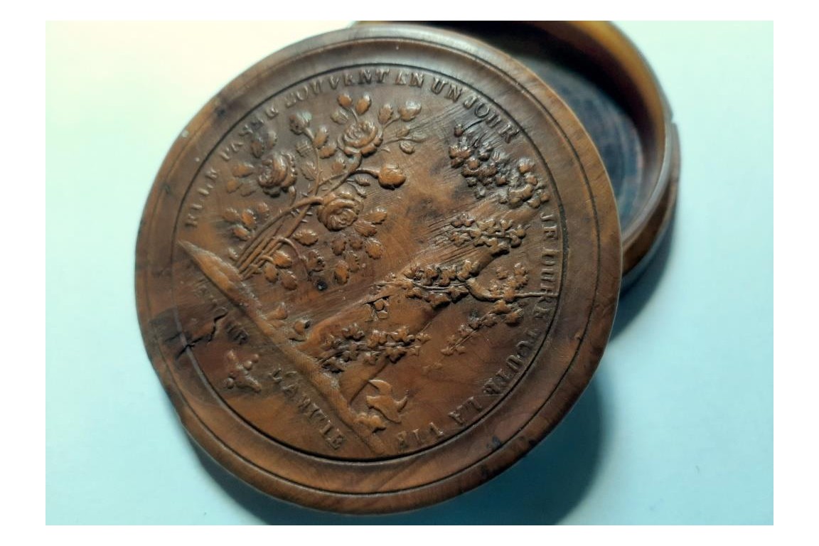 Love and friendship, snuffboxes 19th century