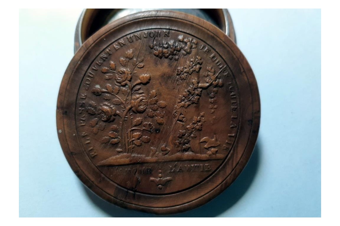 Love and friendship, snuffboxes 19th century