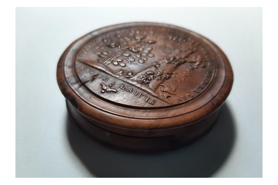 Love and friendship, snuffboxes 19th century
