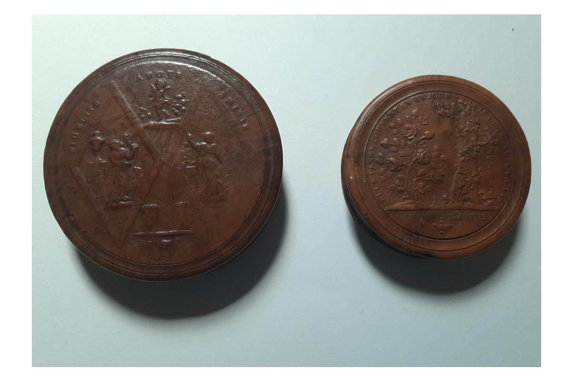 Love and friendship, snuffboxes 19th century