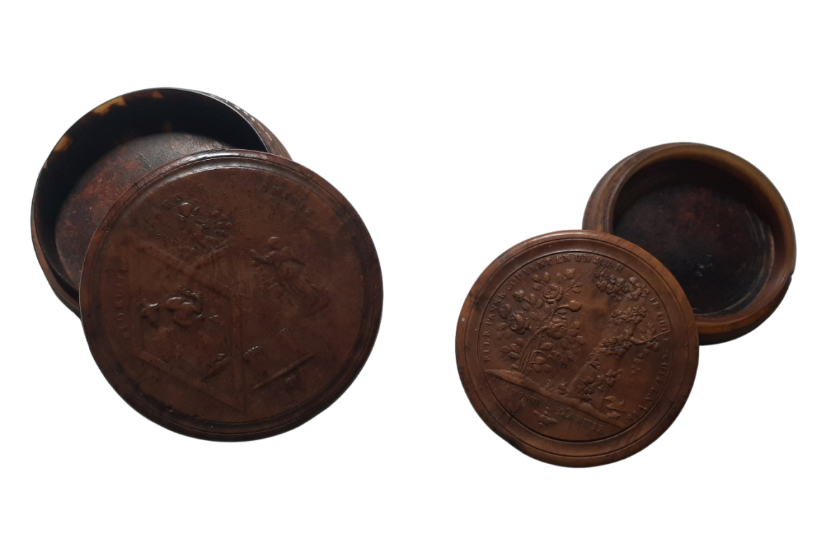 Love and friendship, snuffboxes 19th century