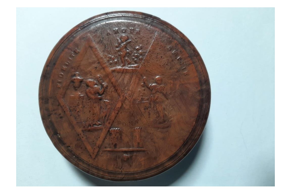 Love and friendship, snuffboxes 19th century