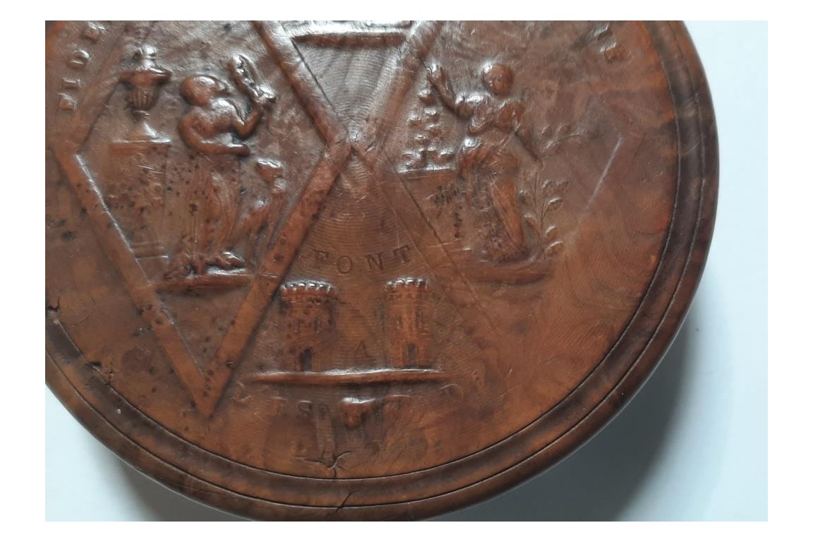 Love and friendship, snuffboxes 19th century