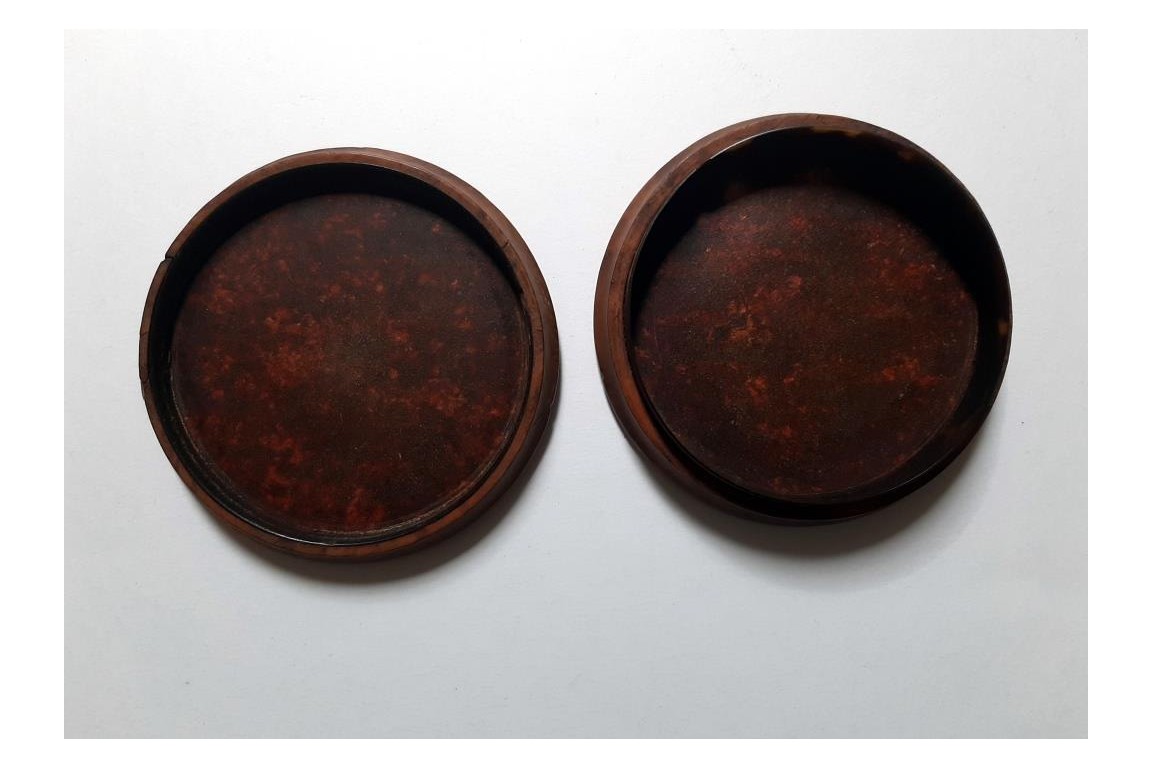 Love and friendship, snuffboxes 19th century