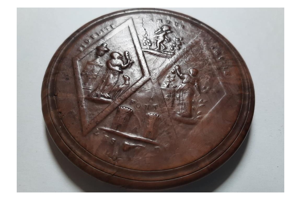 Love and friendship, snuffboxes 19th century