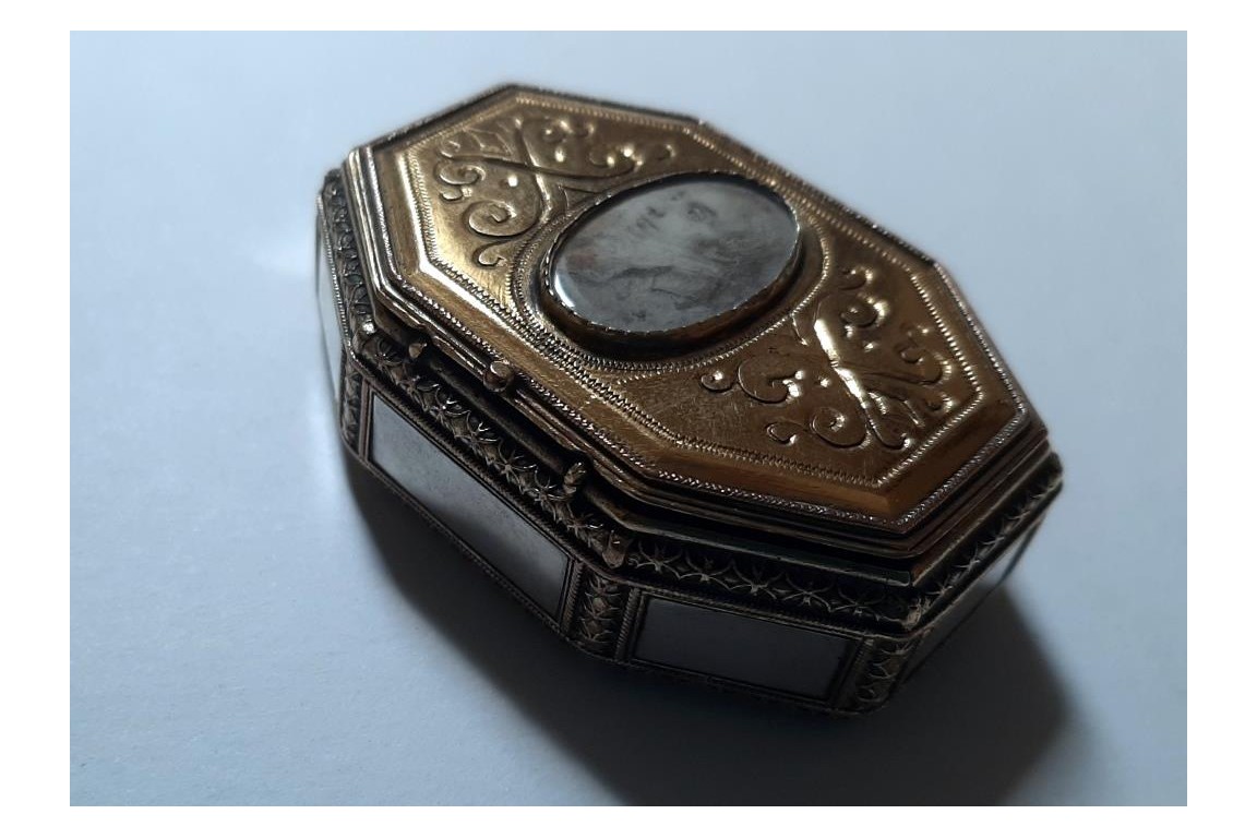 Portrait of a man, snuffbox circa 1800