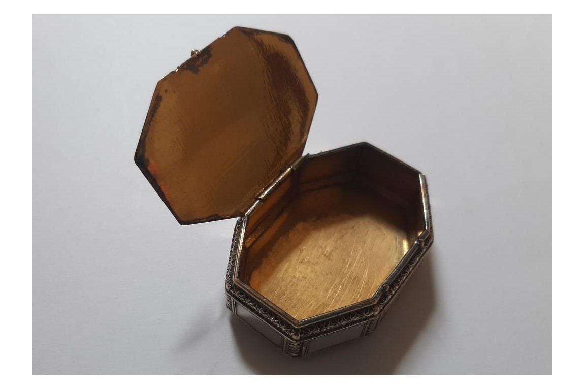 Portrait of a man, snuffbox circa 1800