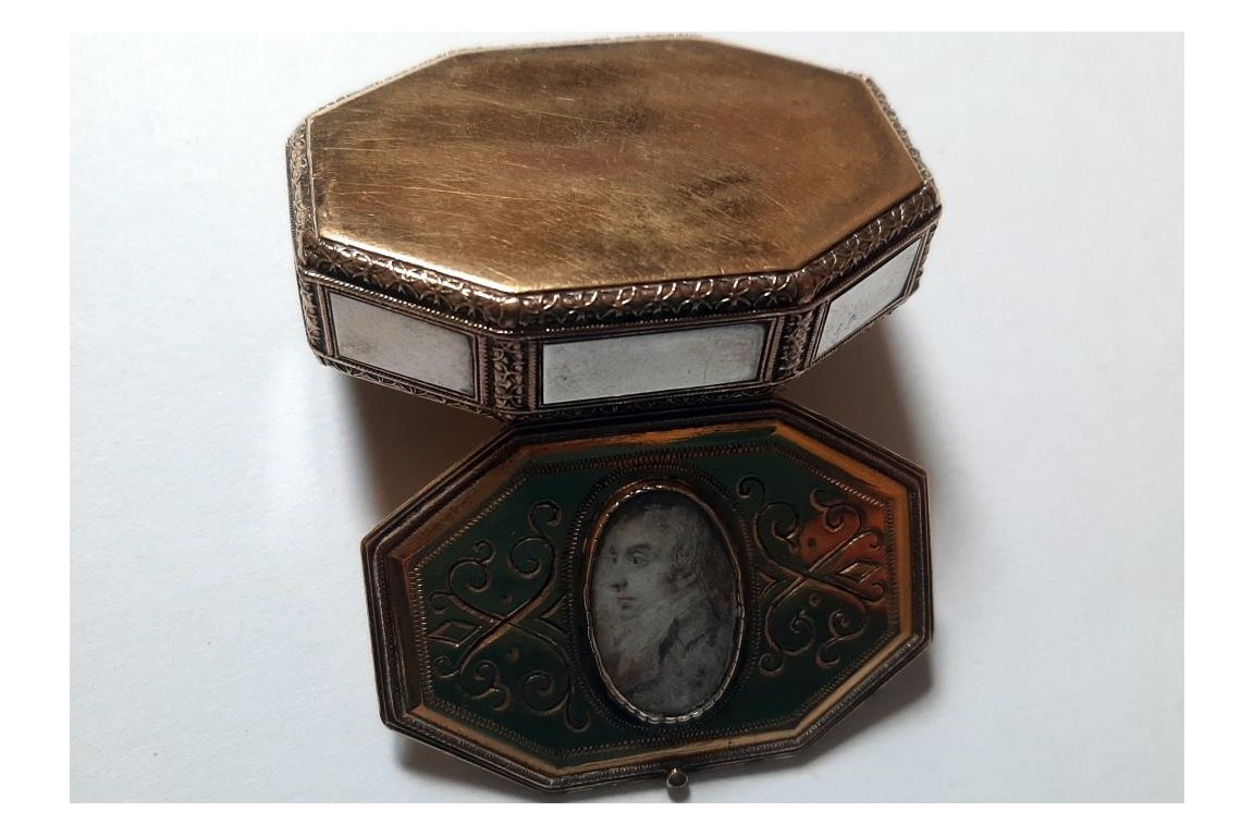 Portrait of a man, snuffbox circa 1800