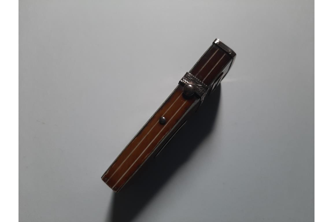 Men's silhouettes. Souvenir d'amitié case, late 18th century