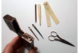 Men's silhouettes. Souvenir d'amitié case, late 18th century