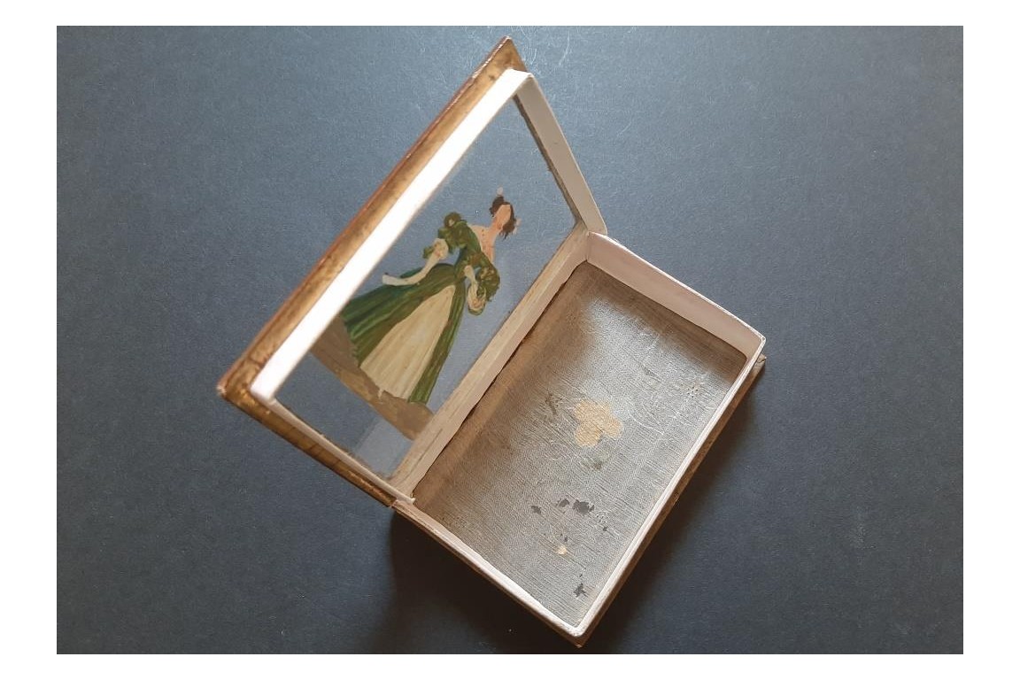 Elegant Mademoiselle George. Candy box circa 1833