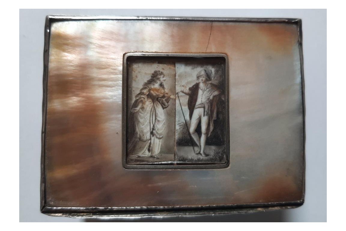 Gallantry and animals, 18th century box