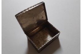 Gallantry and animals, 18th century box