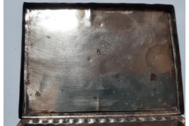 Gallantry and animals, 18th century box