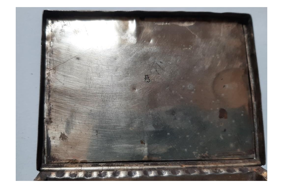 Gallantry and animals, 18th century box