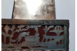 Gallantry and animals, 18th century box