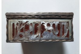 Gallantry and animals, 18th century box