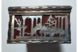 Gallantry and animals, 18th century box