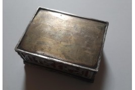 Gallantry and animals, 18th century box