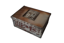 Gallantry and animals, 18th century box