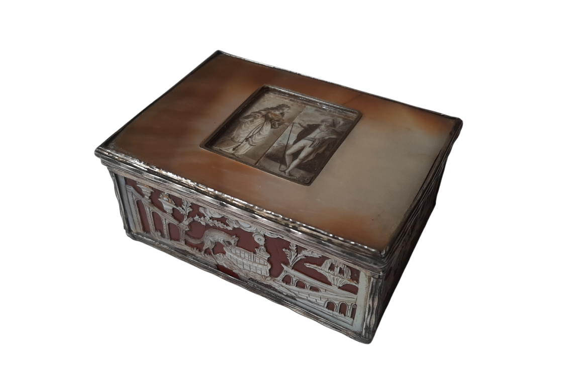 Gallantry and animals, 18th century box