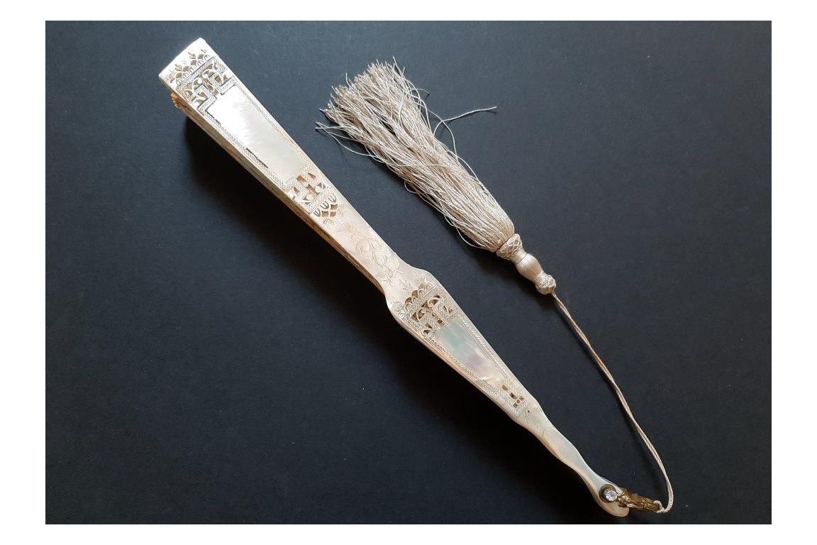 Pour une future mariée, éventail vers 1870