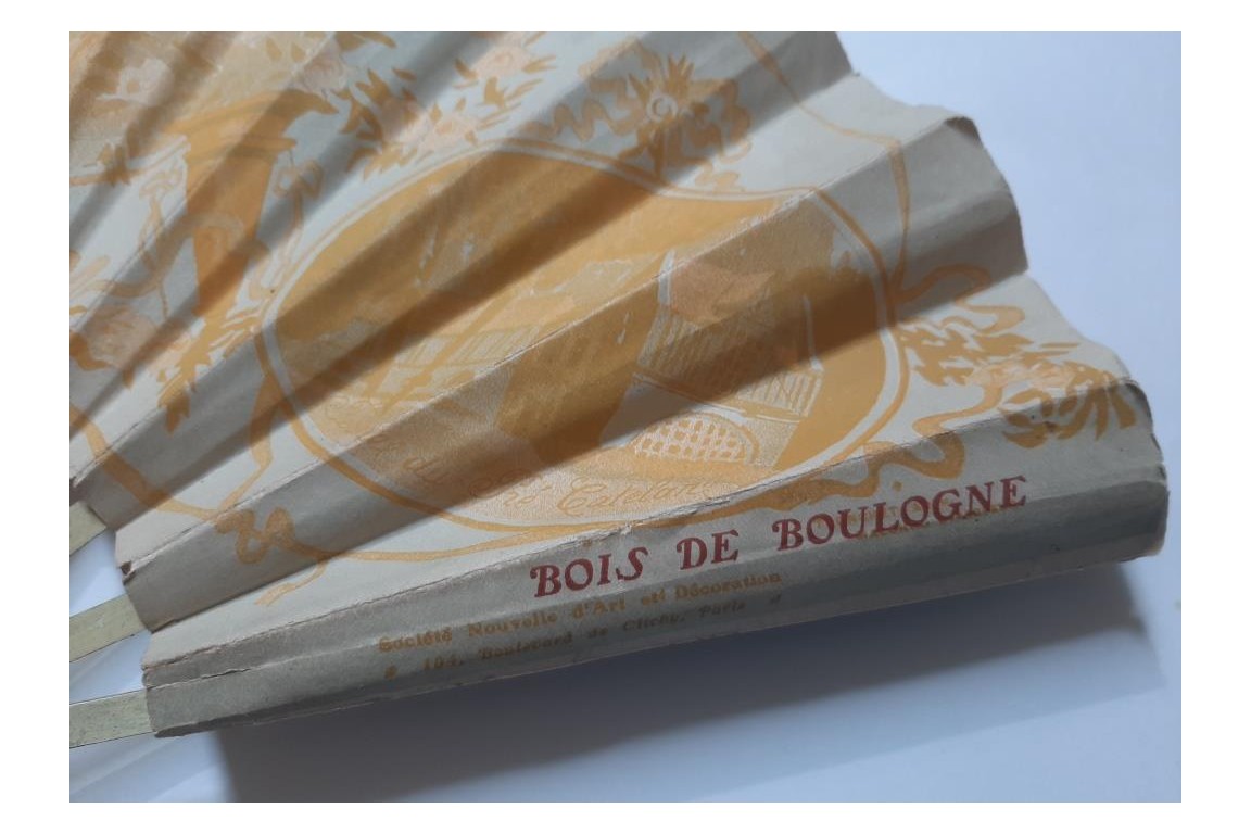Femmes d'après Georges De Feure, éventail et feuille