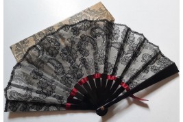 "Femme" de Marcel Rochas, . Flacon de parfum et éventail, vers 1948