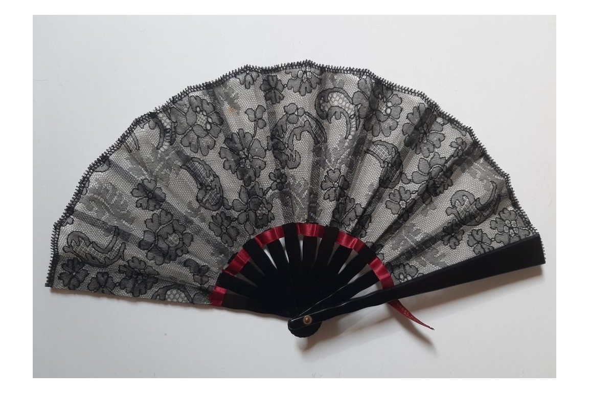 Femme, by Marcel Rochas. Perfum bottle and fan, circa 1948