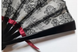 "Femme" de Marcel Rochas, . Flacon de parfum et éventail, vers 1948