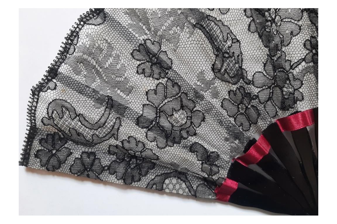 Femme, by Marcel Rochas. Perfum bottle and fan, circa 1948