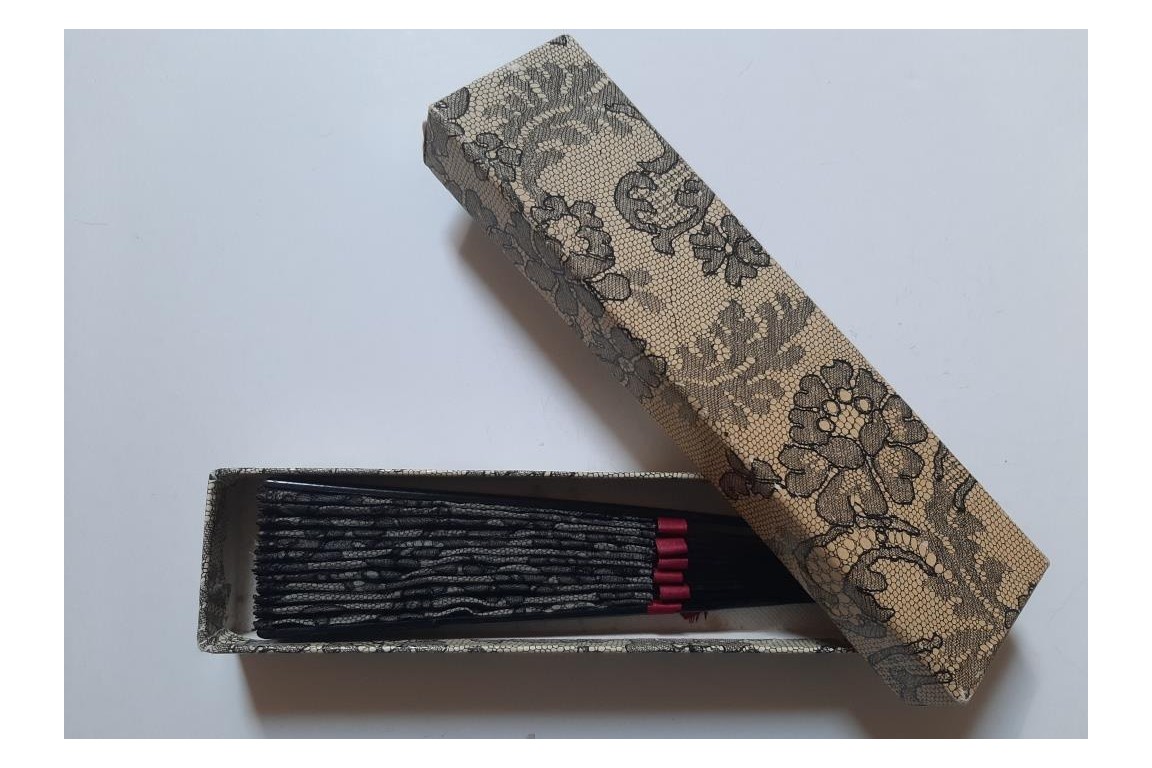 "Femme" de Marcel Rochas, . Flacon de parfum et éventail, vers 1948