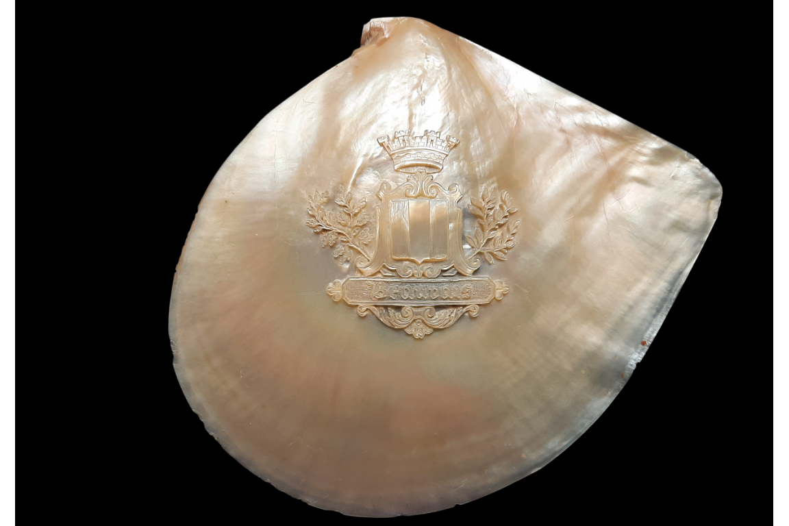 Coat of arms of Beauvais.  Mother-of-pearl shell after 1920