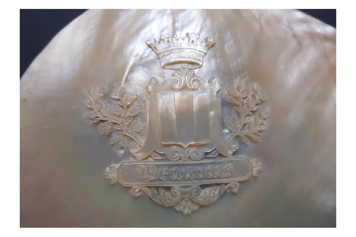 Coat of arms of Beauvais.  Mother-of-pearl shell after 1920