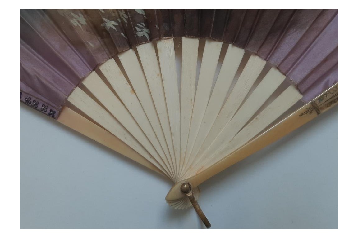 Beautés orientales au perroquet, éventail vers 1900-1930