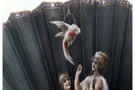 Beautés orientales au perroquet, éventail vers 1900-1930