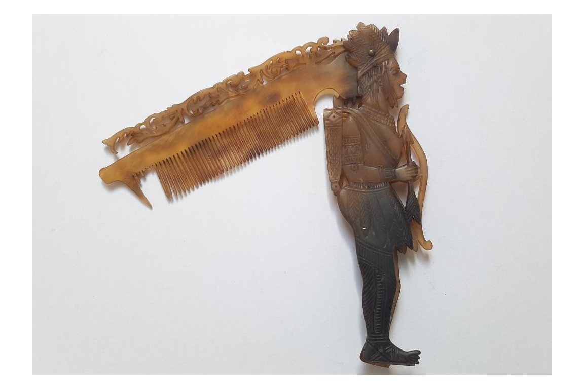 Native, 19th century comb