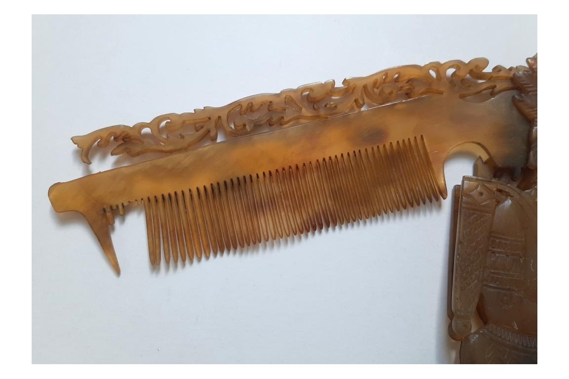 Native, 19th century comb