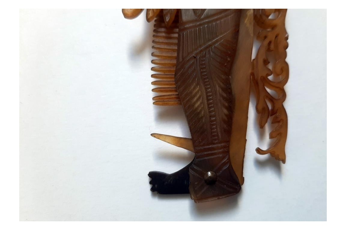 Native, 19th century comb