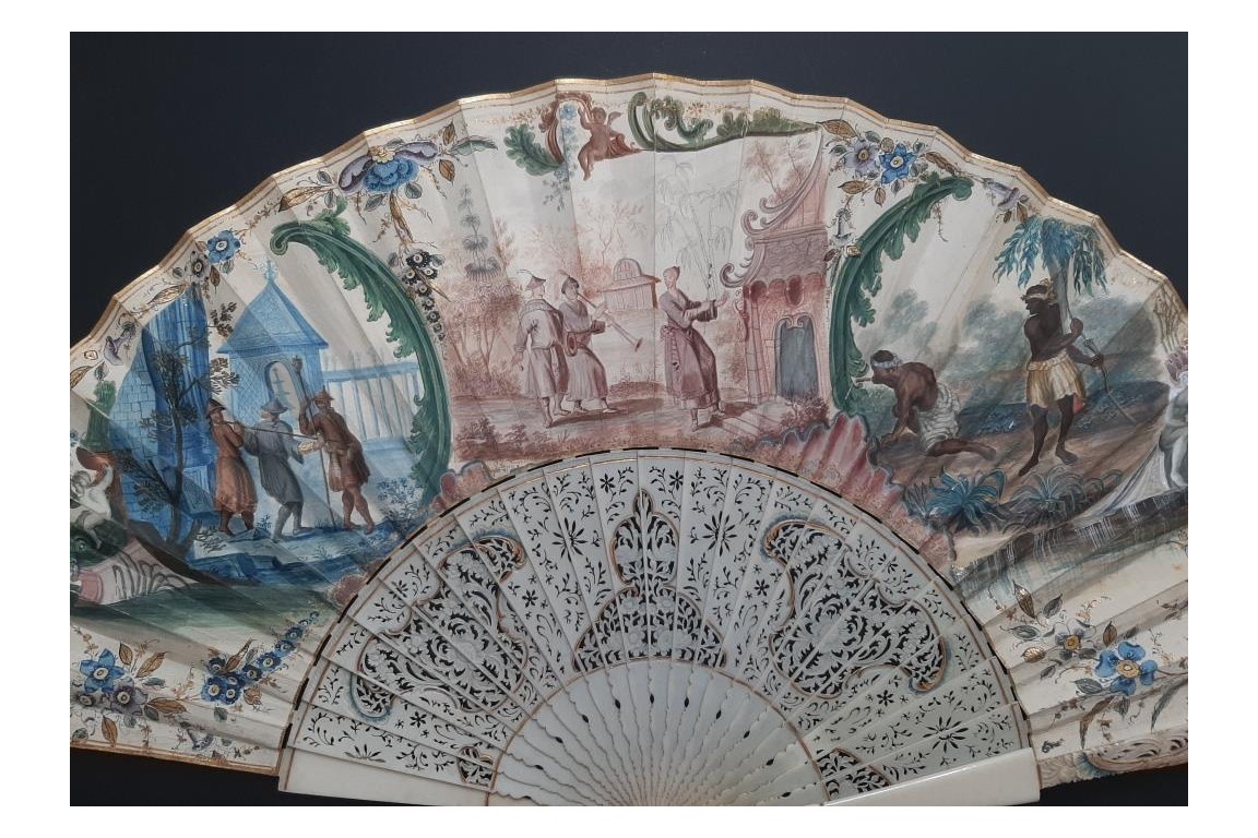 Exotismes en camaïeu, éventail vers 1740-50