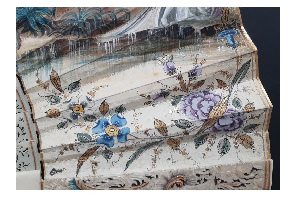 Exotismes en camaïeu, éventail vers 1740-50